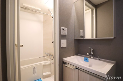 【洗面所】 | メイクス新栄 | 明るい洗面所です