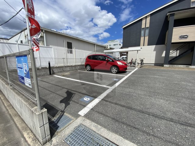 エスティーム2番館の駐車場