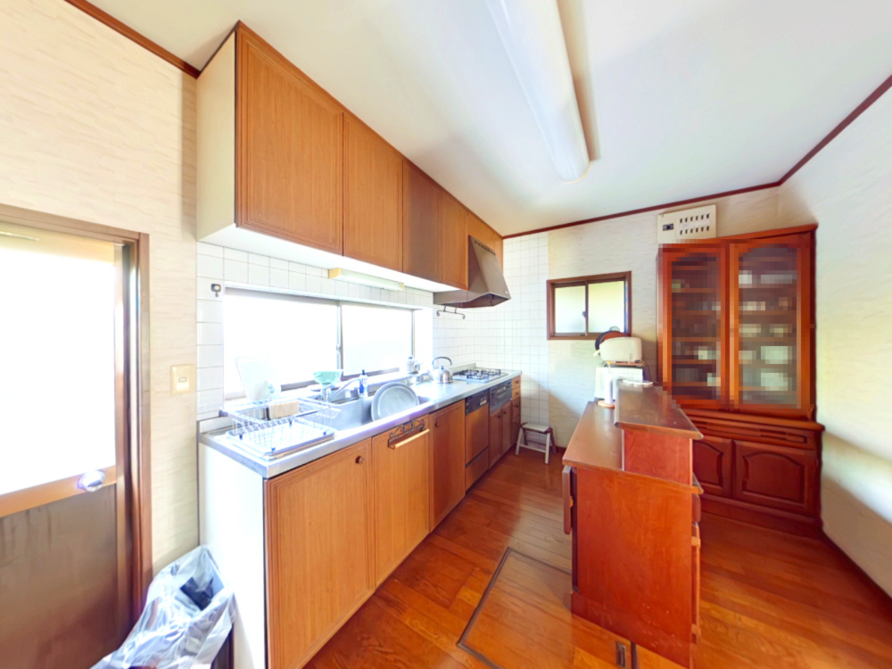 岡山市北区高松原古才戸建のキッチン|・キッチンスペース
収納に充実したキッチンです！