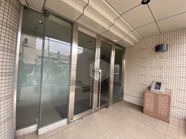 Courregesのエントランス