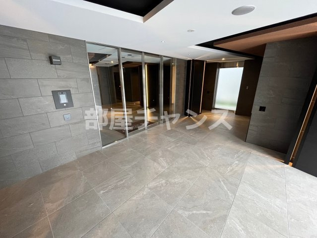 ラ・プレス新栄のエントランス