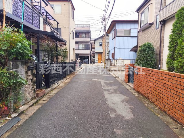 さいたま市桜区桜田土地の前面道路含む現地写真|徒歩圏内には遊具付きの綺麗な公園や薬局コンビニもお散歩コースです