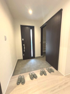 【玄関】 | 中区江波二本松2丁目（江波電停）全3区画　C号棟 | 玄関収納で豊富♪