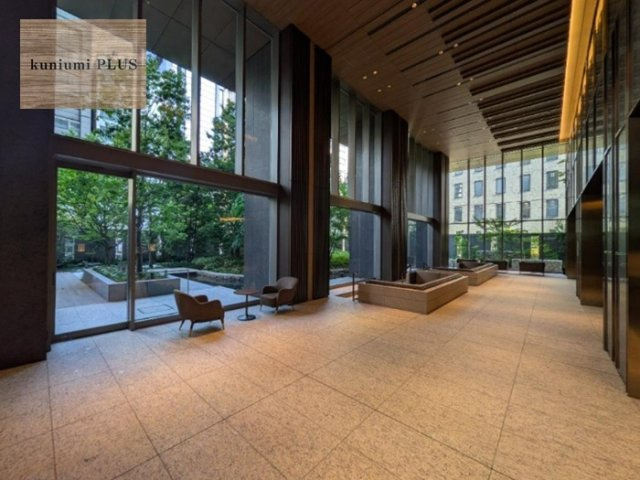 ローレルタワー堺筋本町のエントランス