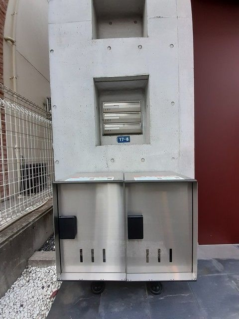 松濤アダージョのエントランス|■集合ポスト■宅配ＢＯＸ■外装コンクリート