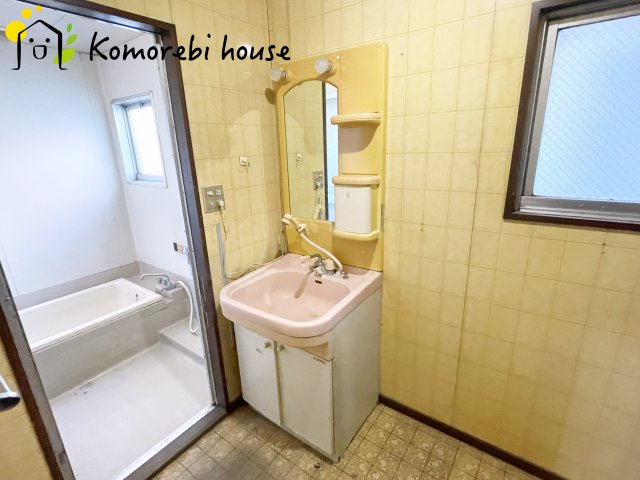 桶川市泉1丁目　中古一戸建て　の独立洗面台|独立洗面台です