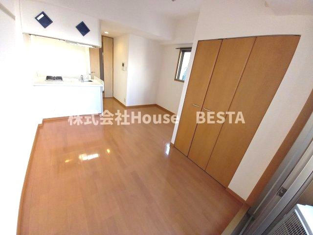 プレサンス神戸駅前グランツの居間・リビング