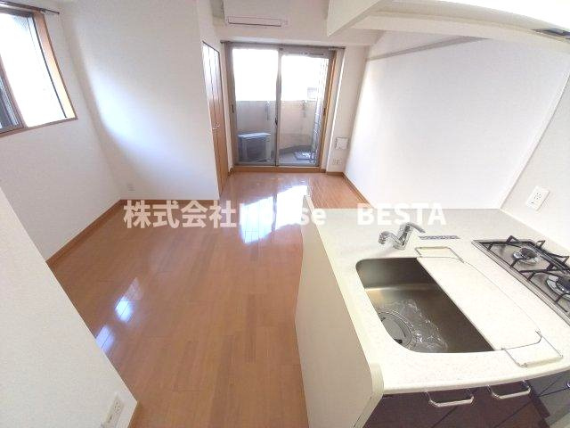 プレサンス神戸駅前グランツの洋室