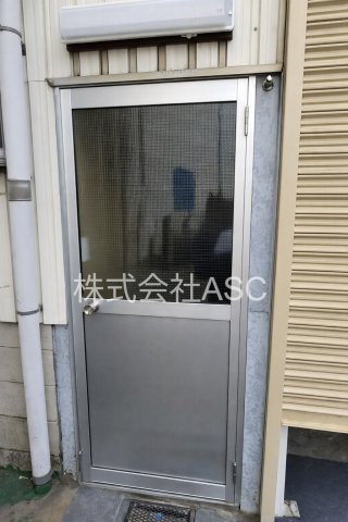 東大阪市衣摺貸し倉庫の玄関