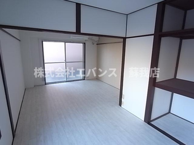 【居間・リビング】 | レジデンシア本千葉 | ゆったり過ごせるリビングです