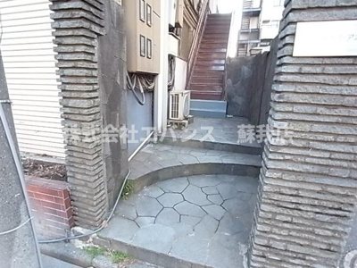 【エントランス】 | レジデンシア本千葉 | 清潔なエントランスです