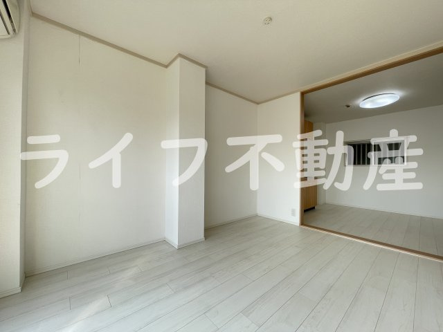 テラノコーポの居間・リビング|こちらのリビングで趣味の時間をお楽しみください