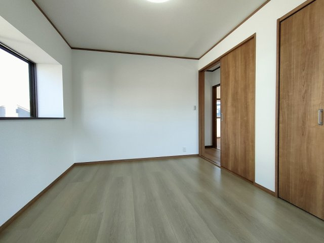 形山みどり町 リノベーション物件の洋室|２階の和室を洋室に変更しました。