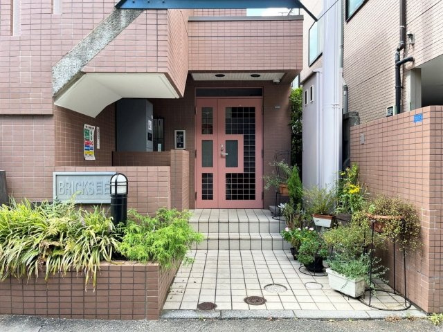 新宿区中落合２丁目の賃貸マンションのエントランス