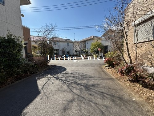 【前面道路含む現地写真】 | 【仲介手数料０円】厚木市緑ヶ丘4丁目　中古一戸建て | 厚木市緑ヶ丘4丁目　中古一戸建て