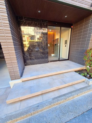 リジエル本駒込のエントランス|★新築　ＺＥＨーＭ対応　旭化成ヘーベルメゾン★