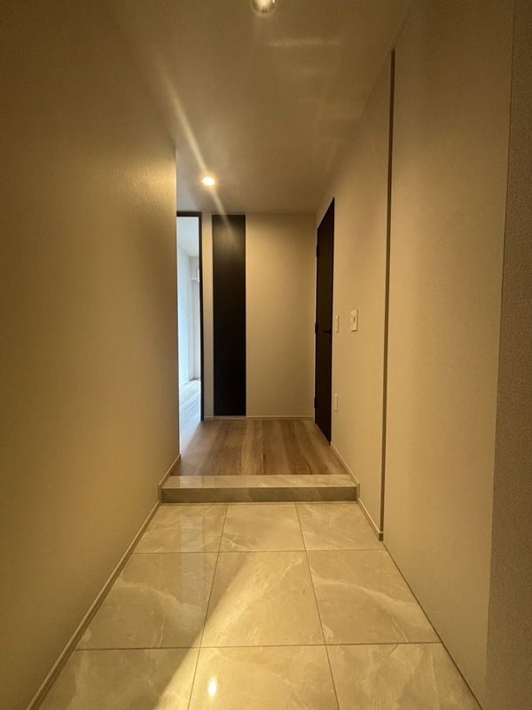 福岡市中央区荒戸１丁目の賃貸マンションの玄関