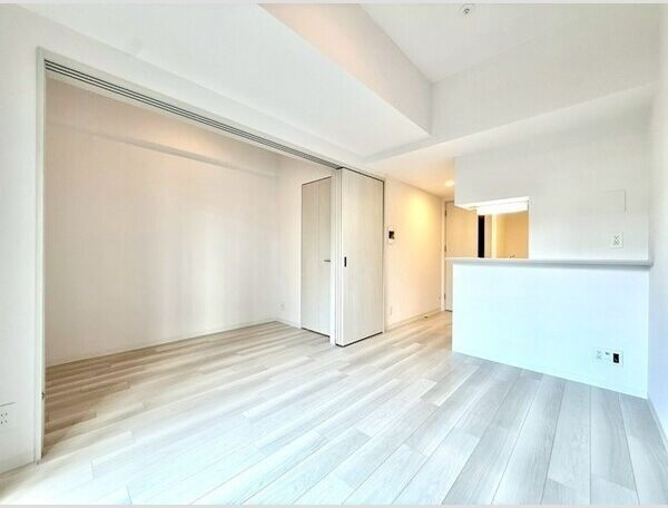 エスプレイス名古屋神宮前の居間・リビング