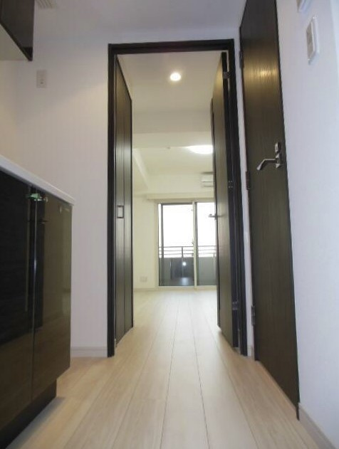 ガーラ・アヴェニュー明大前の玄関