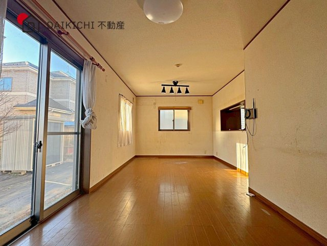 【居間・リビング】 | 行田市大字埼玉　中古戸建