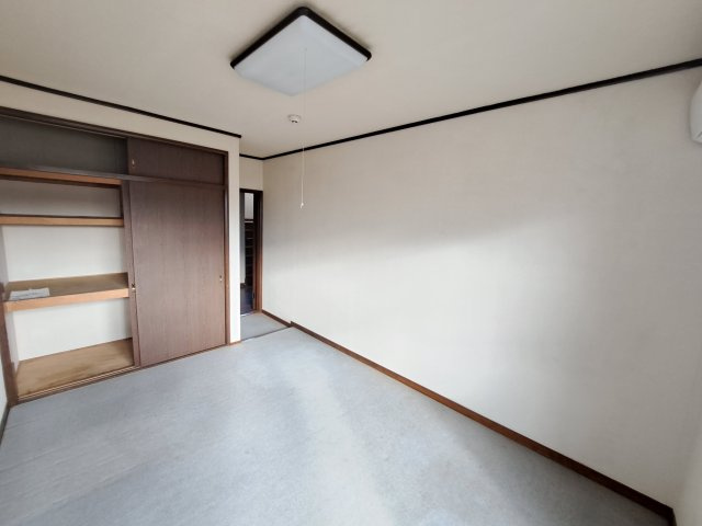 玉村町上新田 売寮・売社宅の洋室|1階6帖 個室 収納