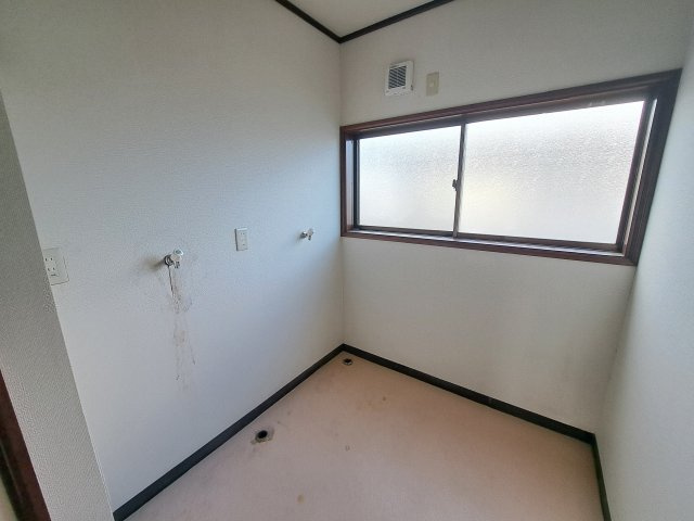 玉村町上新田 売寮・売社宅のランドリースペース|洗濯機置き場2台おけます