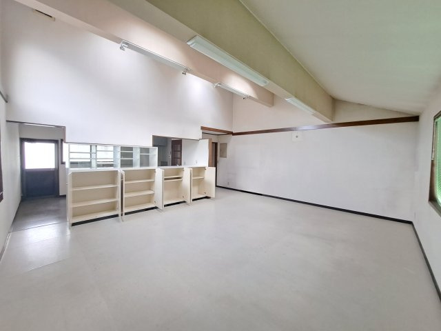 玉村町上新田 売寮・売社宅の内装|広々とした食堂スペースです。