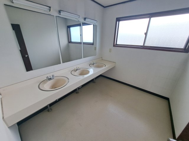 玉村町上新田 売寮・売社宅の独立洗面台|2階洗面室