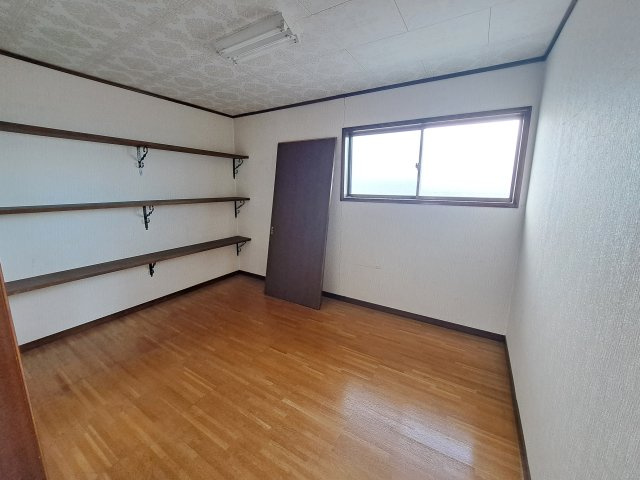玉村町上新田 売寮・売社宅の収納|2階納戸