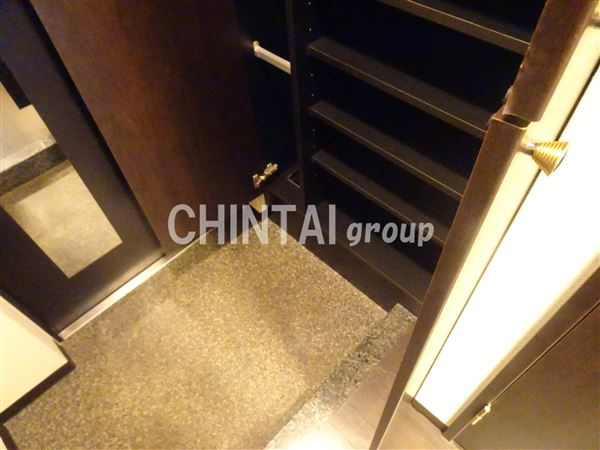 トーシンフェニックス初台弐番館の玄関