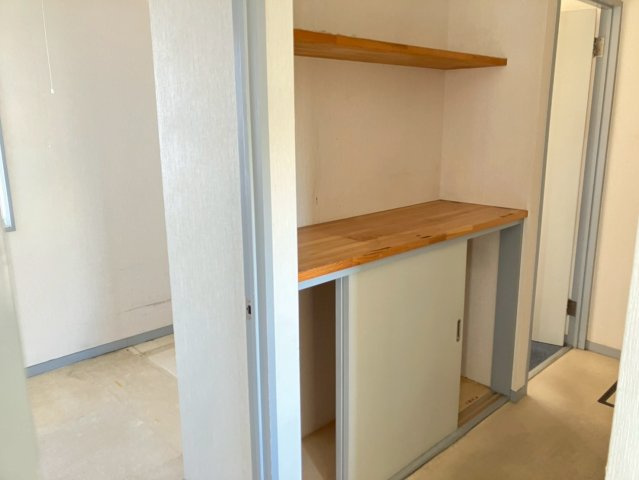 新島町貸事務所の収納