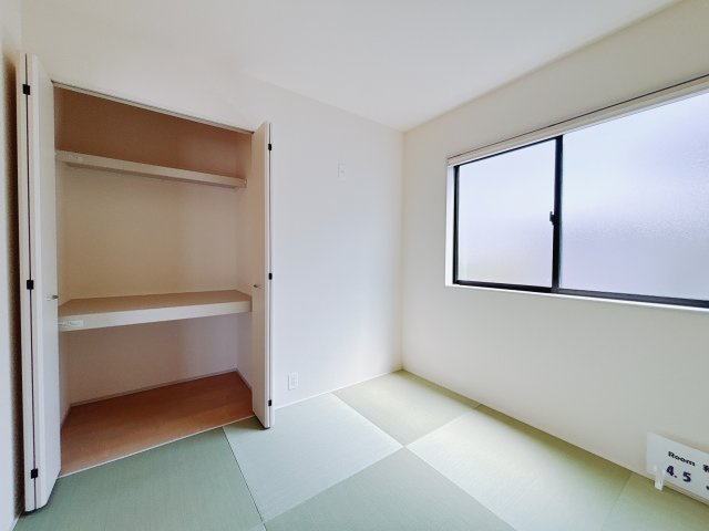 【新築戸建】前橋小坂子町の和室|■1階和室｜和室でしか味わえない畳ならではの香りや素材で和のやすらぎを感じてください♪休日はお子様とお昼寝するのにも最適です！