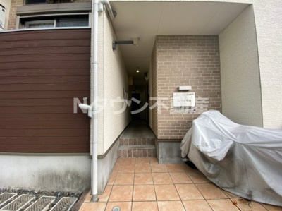 【エントランス】 | Lino | 落ち着いたエントランスです