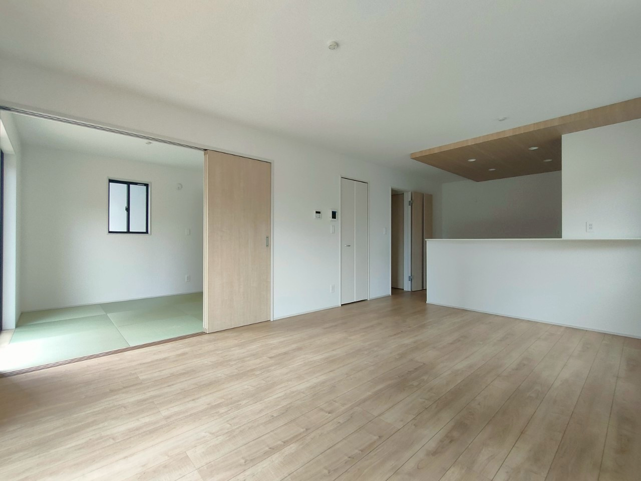 三郷市　鷹野4丁目　新築戸建　全1棟の居間・リビング|施工例です