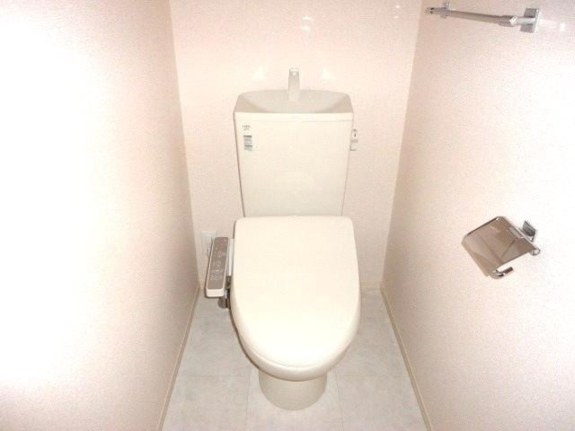 チェリーブロッサム A棟のトイレ|温水洗浄暖房便座