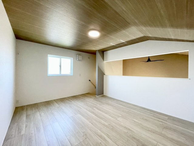 東御市滋野の洋室|日当たり風通しともに良好！明るく朝を迎えられるつくりになっています♪