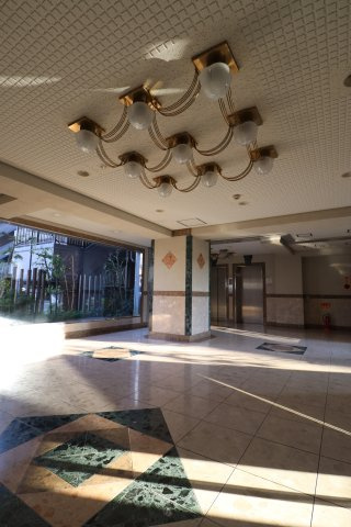 アーバンパレス諏訪野Ⅱのエントランス