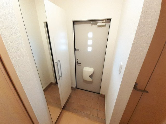 クレメント・オーブの玄関|明るい玄関です