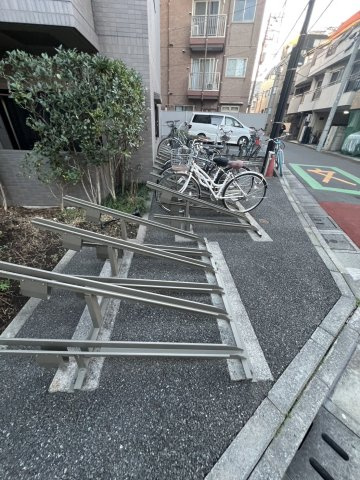 ルーブル中野坂上参番館の駐車場