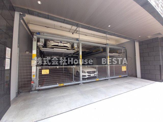 プレサンスKOBEアモーレの駐車場