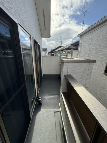 久世築山町戸建のバルコニー|西向きバルコニーです。