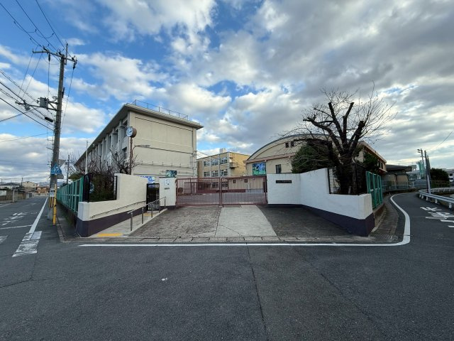 久世築山町戸建の周辺|久世中学校