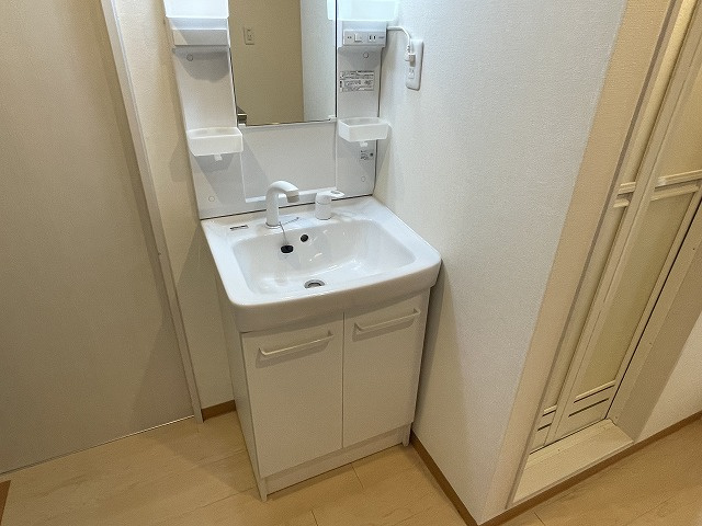 【洗面所】 | ピュアドミトリーシミズ | 独立洗面台です（同物件別室の写真です）