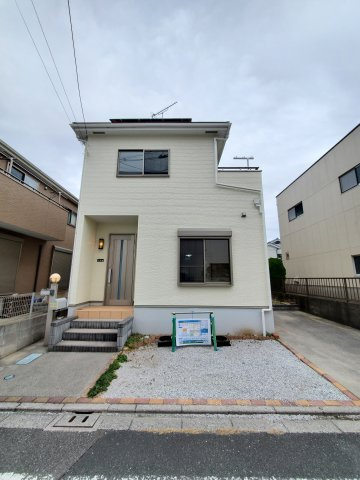 八潮市　伊草1丁目　中古戸建の前面道路含む現地写真|前面道路含む現地写真です