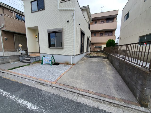 八潮市　伊草1丁目　中古戸建の駐車場|駐車場があります