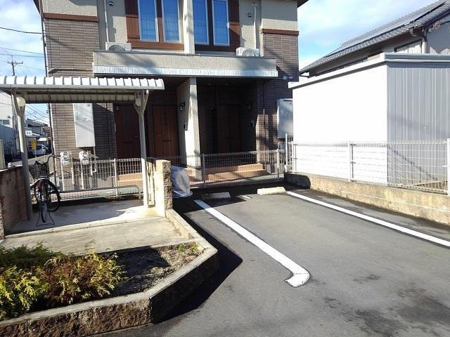 アロッジオ７２Ⅱの駐車場