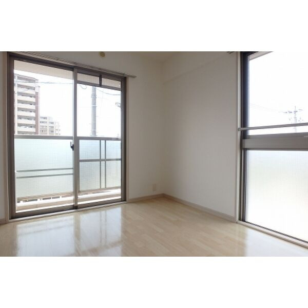 ステラ白木原の居間・リビング