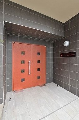 サン ガーデンのエントランス