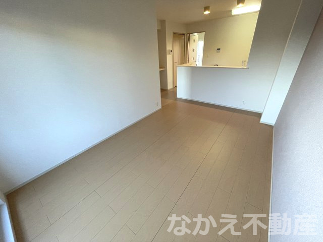 【居間・リビング】 | こちらの居間で趣味の時間をお楽しみください