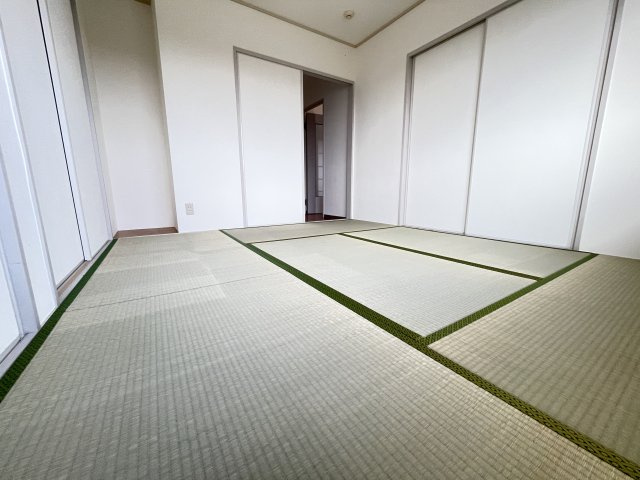【寝室】 | 落ち着いた色調の寝室です